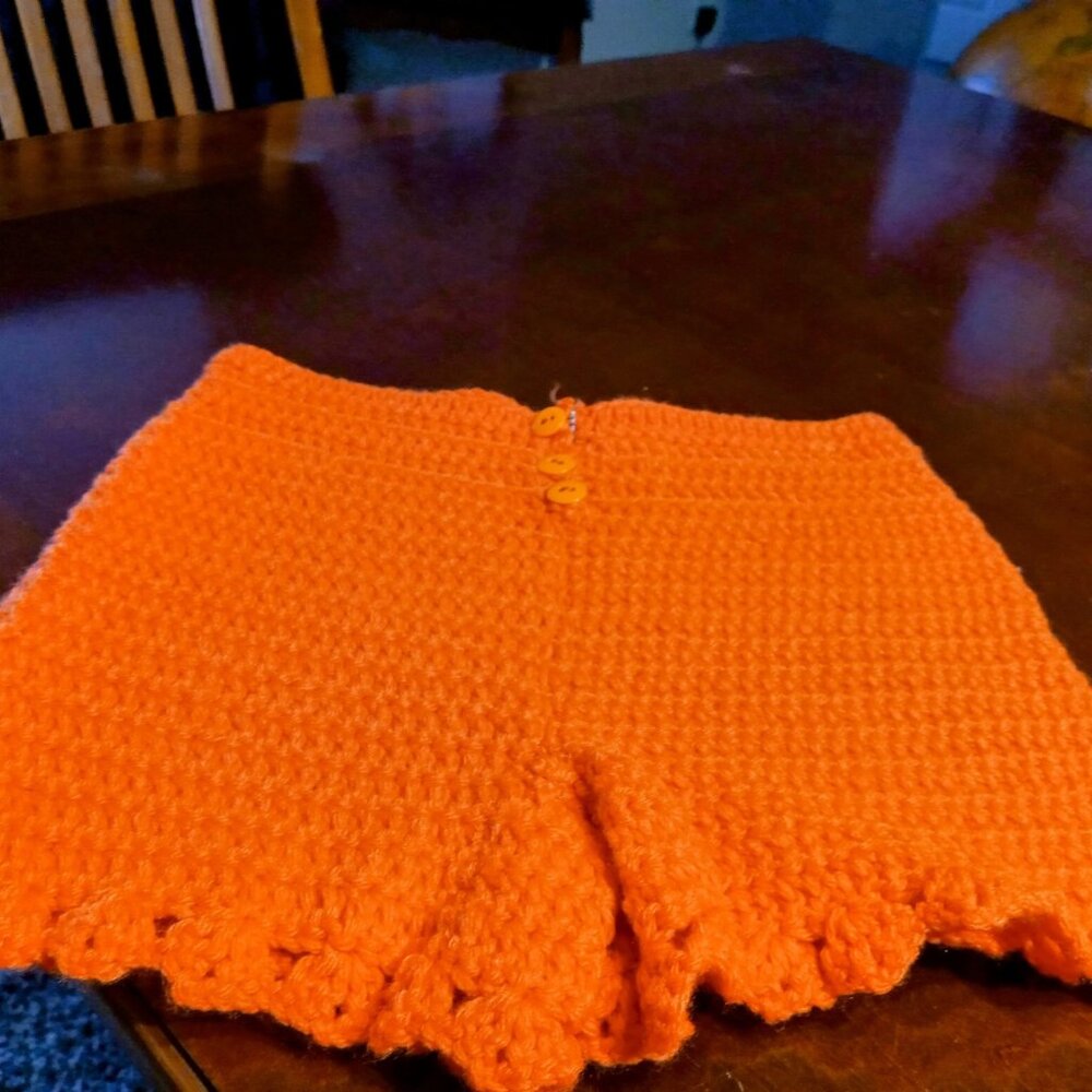 GIRL'S BEACH SHORTS (MED)